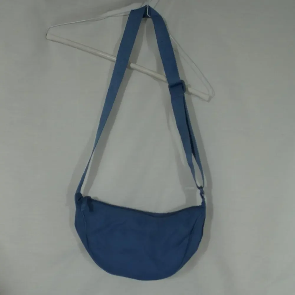 32 Degrees Cool Crossbody Blue Unisex Lightweight Key Holder Zipper Closure